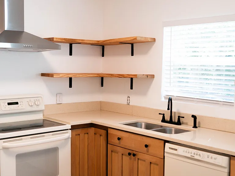1003 Cypress Ave — Photo 3