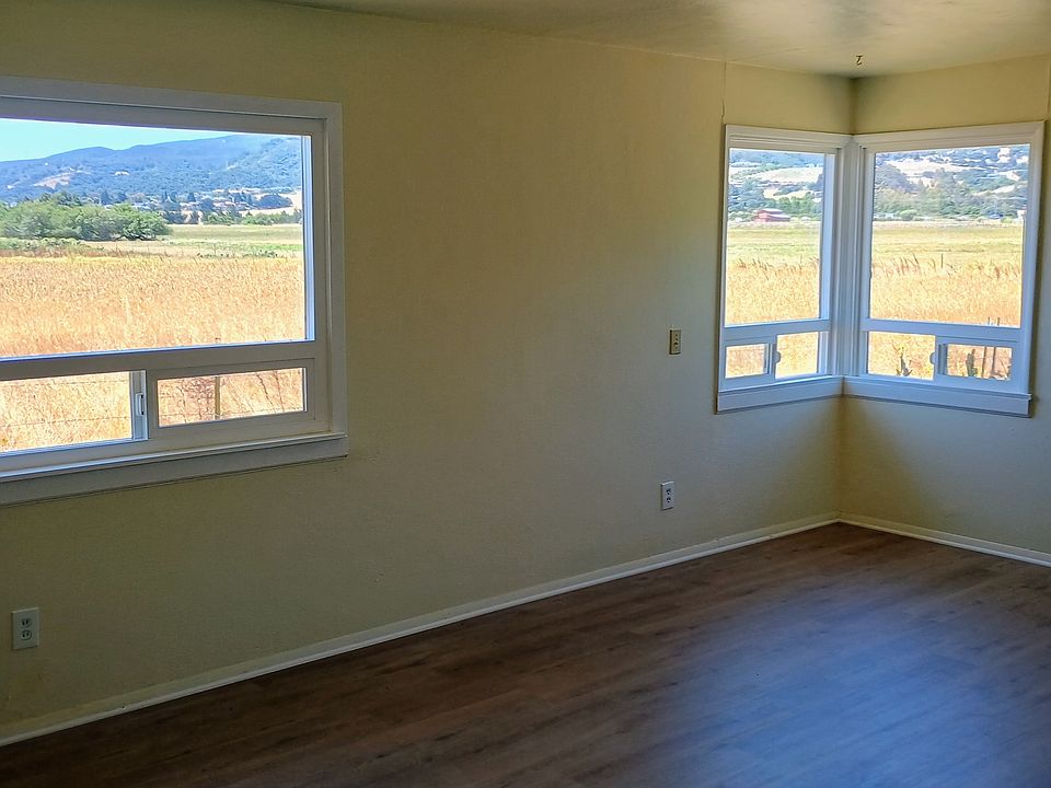 2nd image of 967 W Foothill Blvd