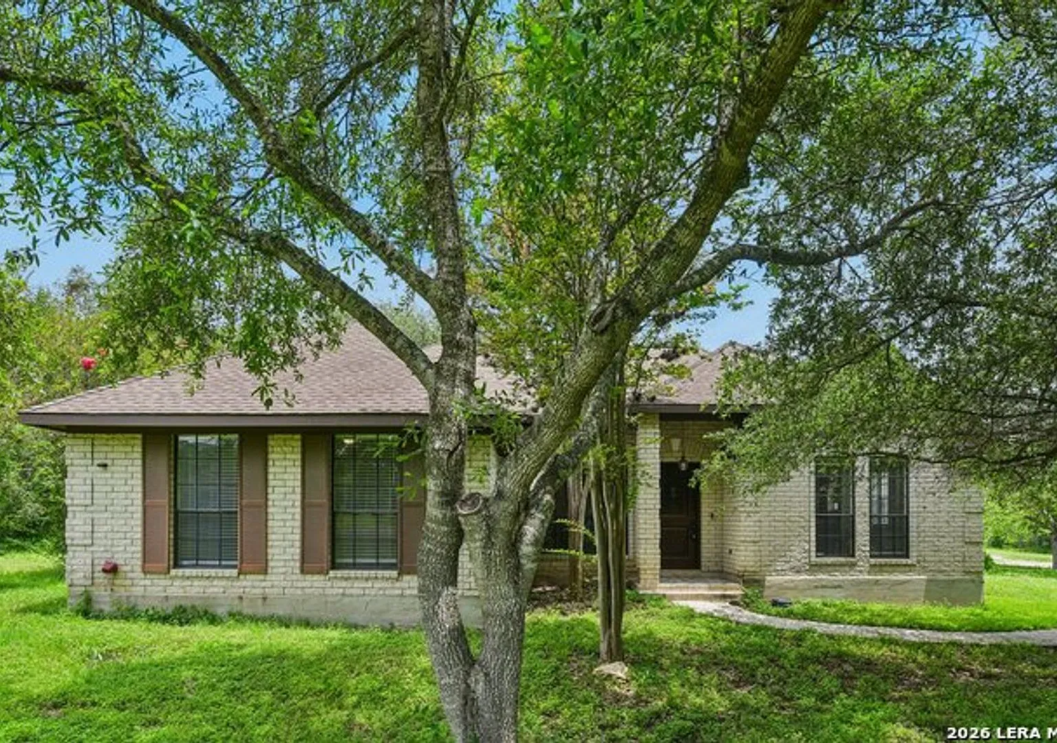 4bed/3bath House For Lease! Available Now! In Ground Pool! — Photo 2