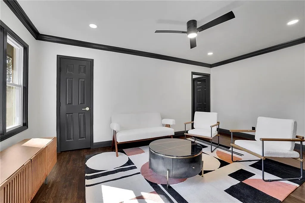 4 bed, 2.0 bath, 1292 sqft, $2,350 — Photo 3