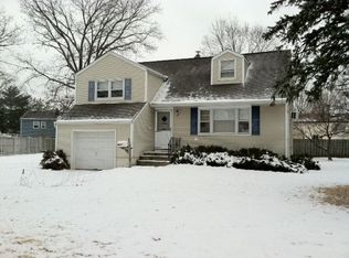 4 Center Pl, Middlesex, NJ 08846