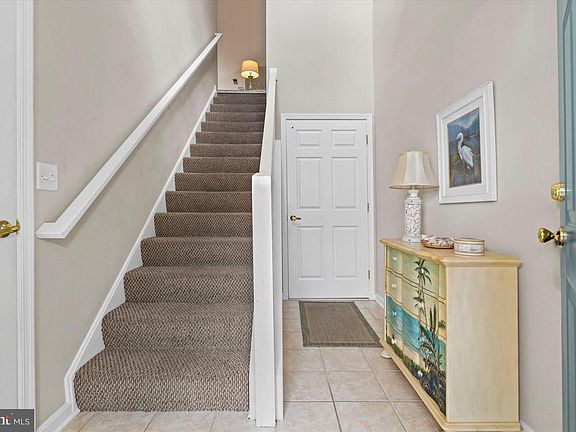 3rd image of 8 Cypress Ln
