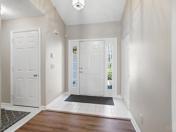 3rd image of 1013 Raintree Ln