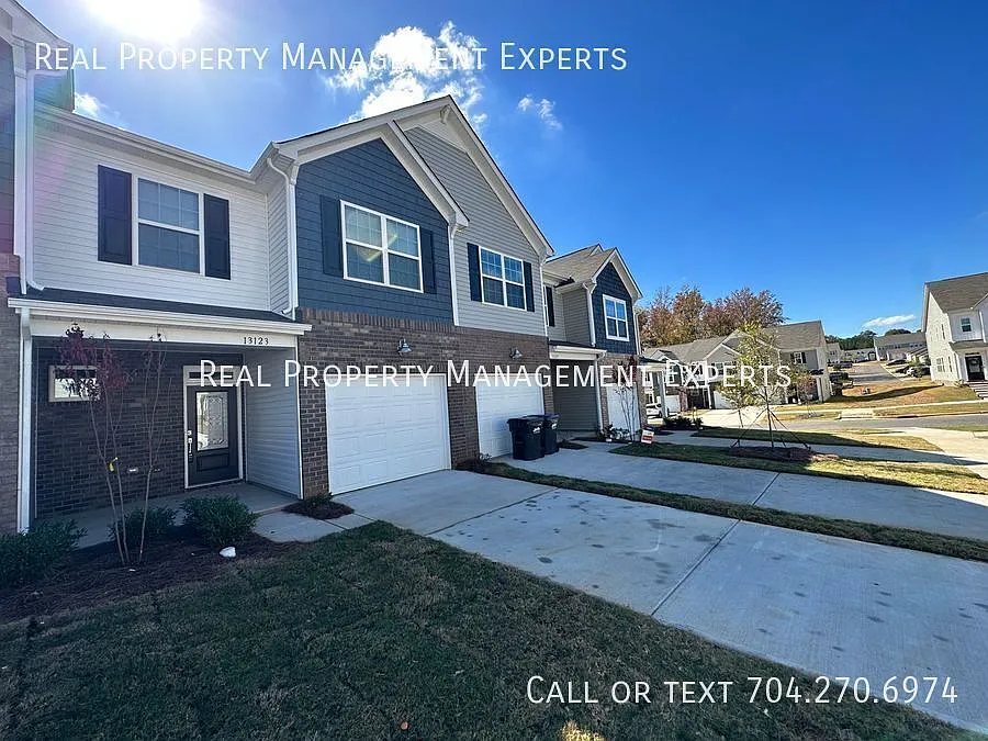 Beautiful 3BR/2.5BA Townhouse in Charlotte! — Photo 2