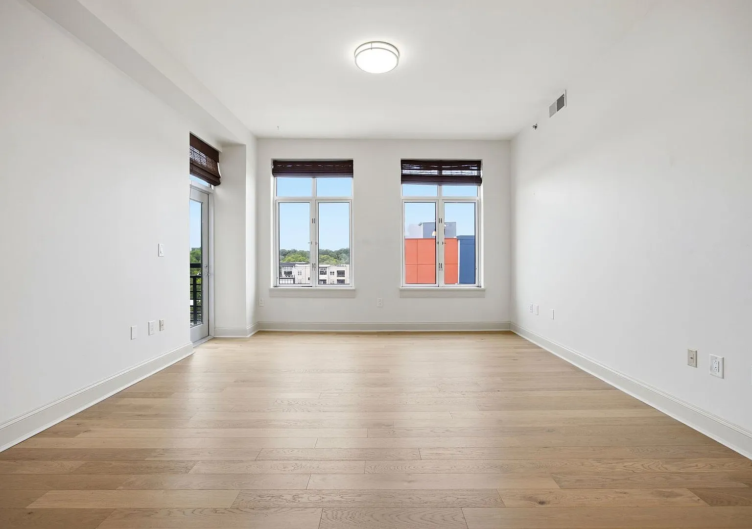 Gorgeous 2 Bedroom Condo! Downtown Raleigh- Paramount-Available Now! — Photo 4