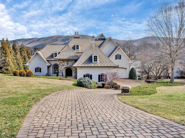 300 E Pointe Dr, Penhook, VA 24137