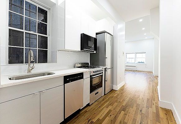 1st image of 320 W 17th St APT 1FW