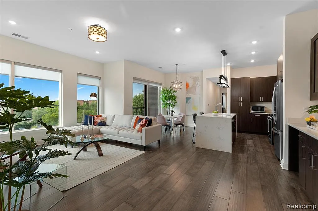 Building Photo - 438 Selden St #404