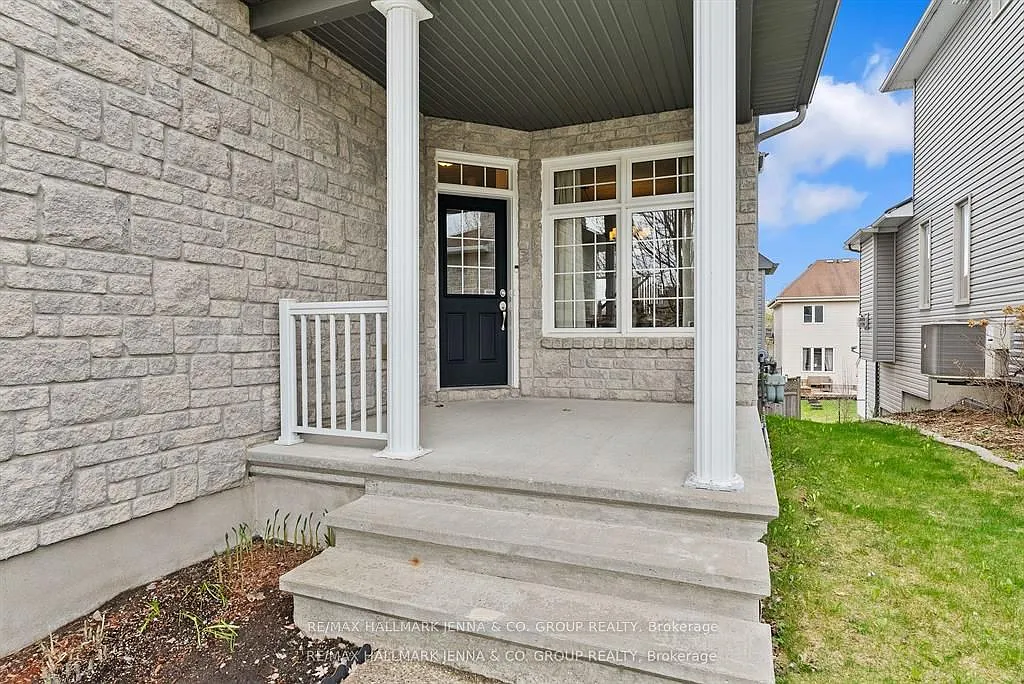 3 bed, $3,000 — Photo 2