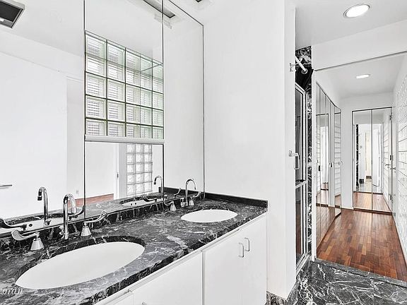 5th image of 216 E 47th St APT 30A