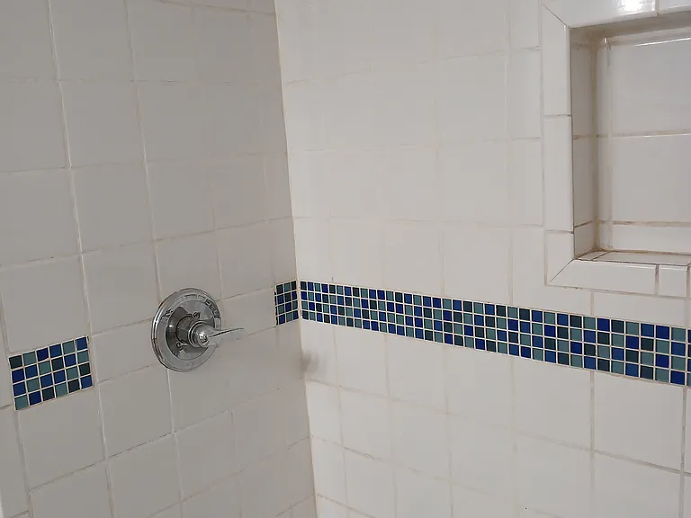 821 Englewood Dr — Photo 10