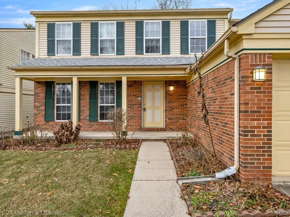 3052 Turnberry Ln E, Ann Arbor, MI 48108