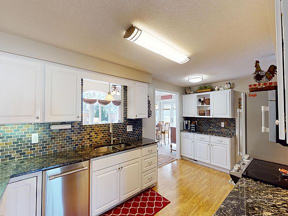 5th image of 418 Ridge Rd