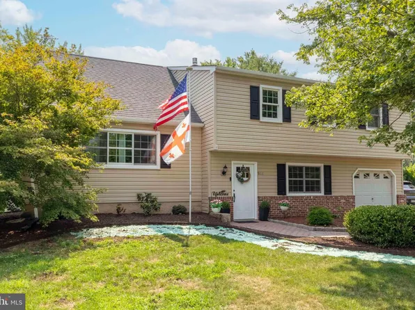 911 Liberty Ln, Warrington, PA 18976