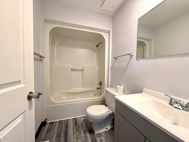 2604 Eastview Dr #C — Photo 5