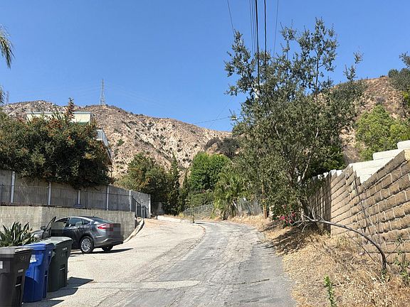 5th image of 587 Devonwood Rd