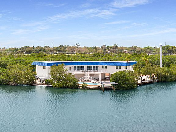 2nd image of 7760 Aviation Blvd