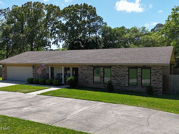 3rd image of 9388 W Oaklawn Rd