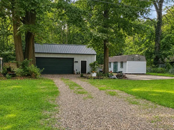 75304 Marie Dr, Lawton, MI 49065