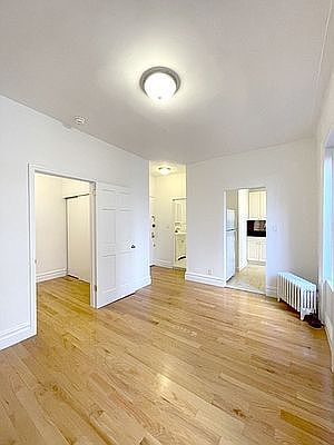 3rd image of 240 E 33rd St #3D