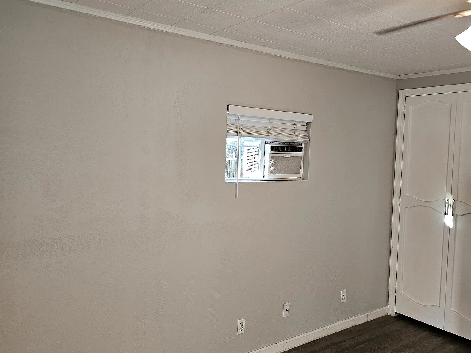 2830 Chester Ln — Photo 4