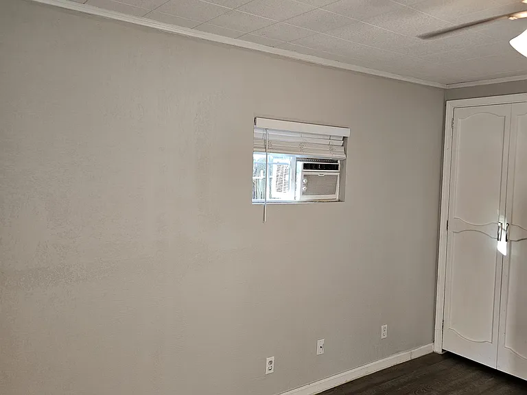2830 Chester Ln — Photo 4