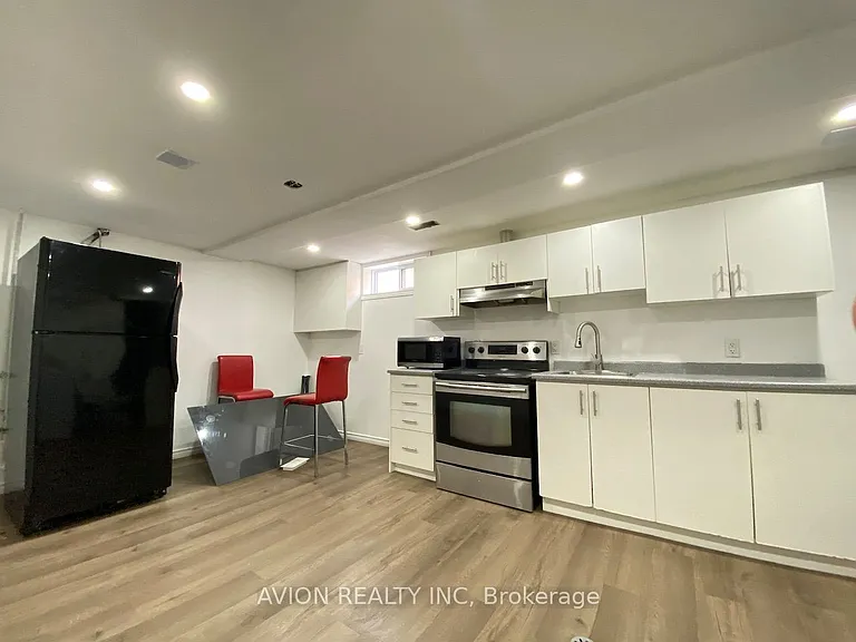 19 Poplar Cres #LOWER — Photo 8