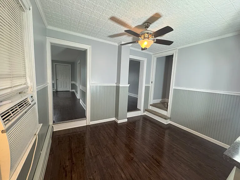 Dining/kitchen entry
