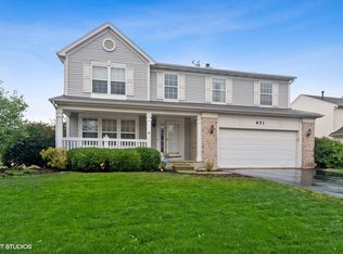 851 Fieldcrest Dr, Naperville, IL 60540