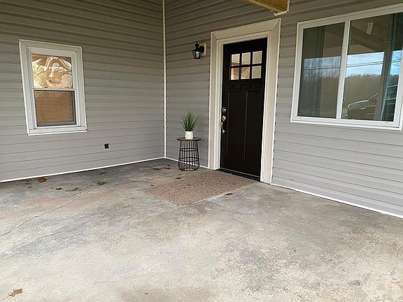 Covered Porch/ Entryway
