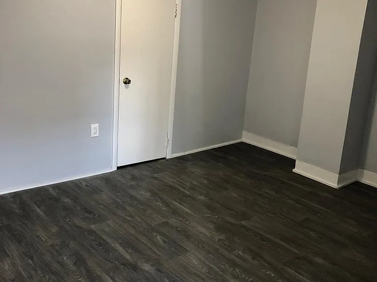 673 N Laurel St — Photo 22