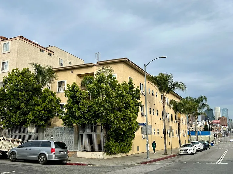 Chelsea Apartments — Photo 18