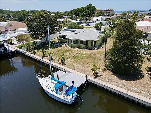 3rd image of 225 Driftwood Dr N