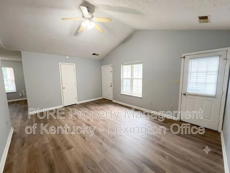 1034 Marshall Park Dr — Photo 6