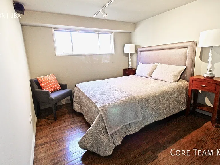 1020 W 44th St #6 — Photo 24