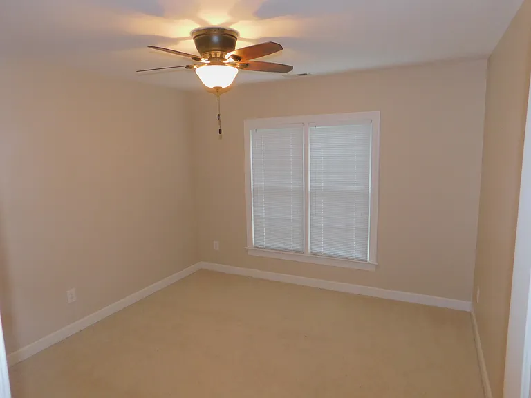 106 Southbank Dr — Photo 12