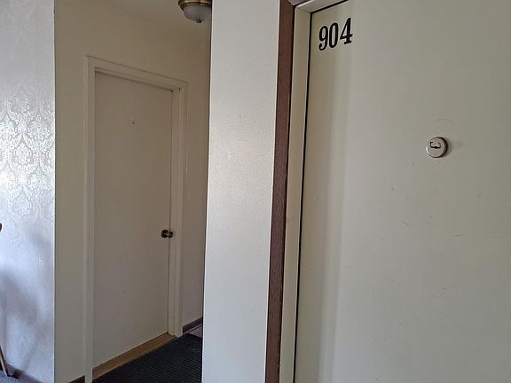 4th image of 904 Sawyer Dr