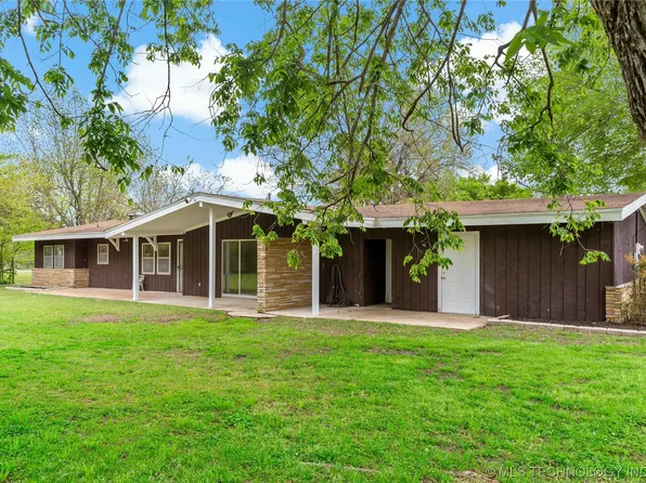 1107 E Bluff St, Hugo, OK 74743