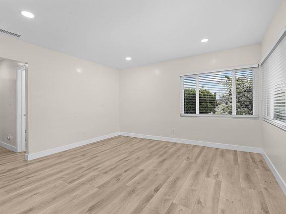 3rd image of 2932 Dickens St #2930