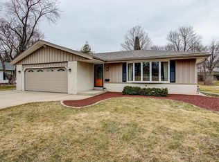 5717 Rochelle Dr, Greendale, WI 53129
