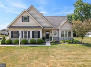 1536 Winterberry Dr, York, PA 17406