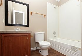 5th image of 914 McClure Ln