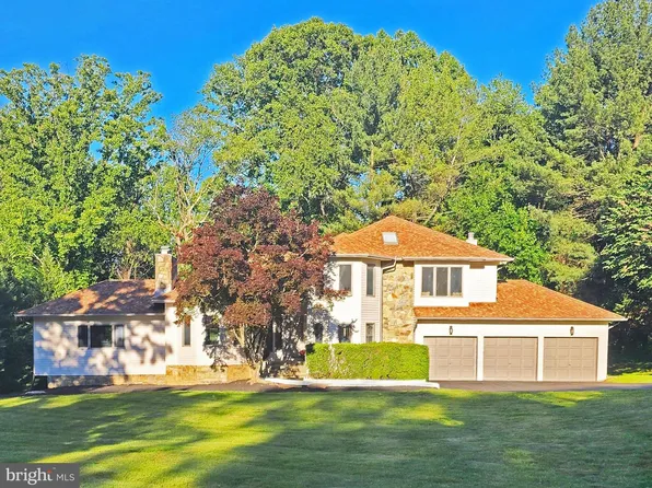 905 Falls Bridge Ln, Great Falls, VA 22066