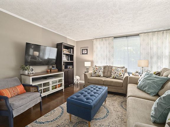 5th image of 2404 S Woodbridge Dr
