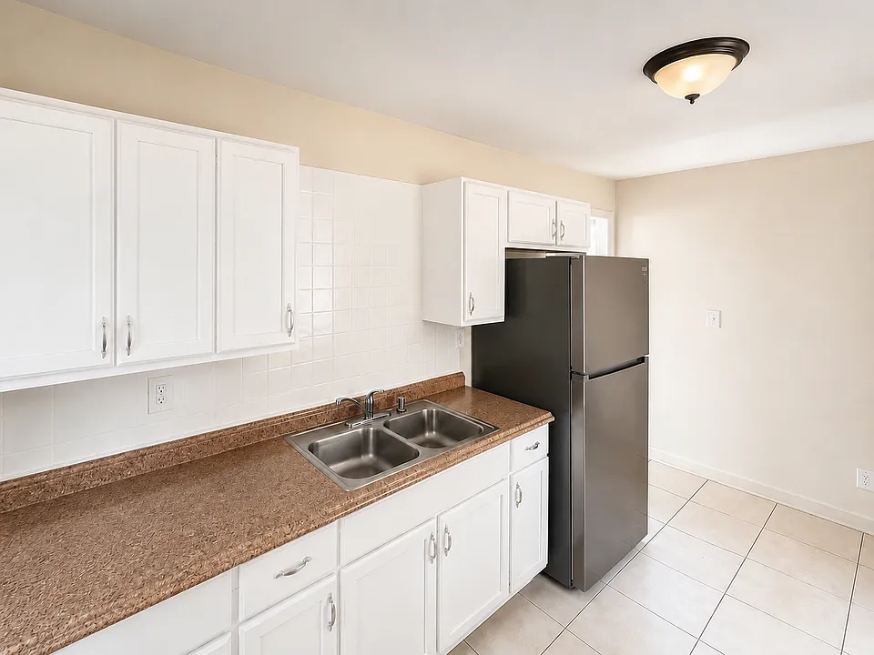 2424 Julia Ave #1