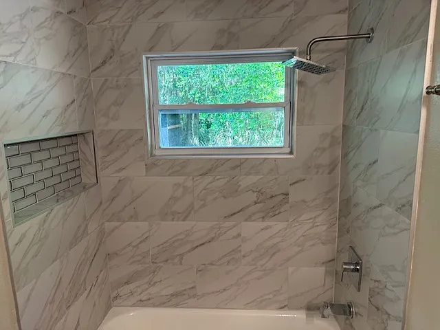 Built-in inset in shower