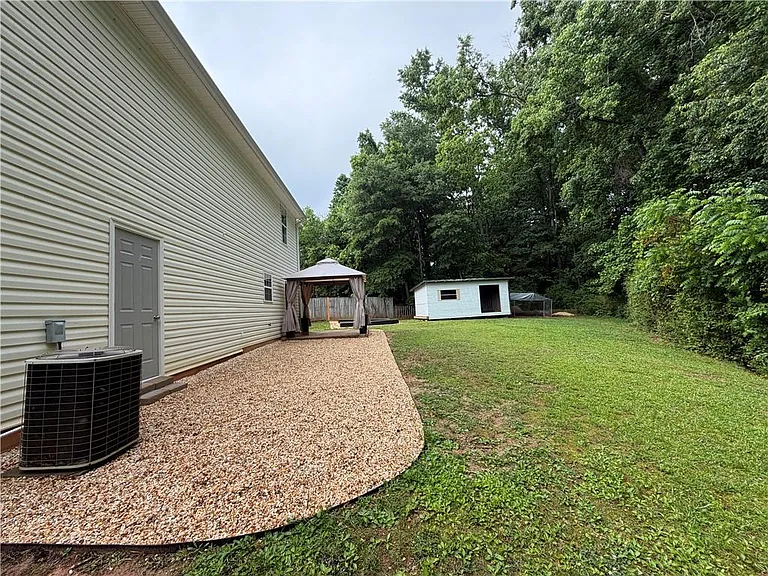 117 Richmond Dr — Photo 3