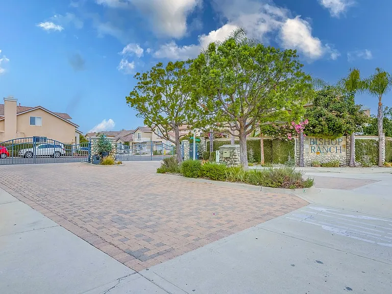 14656 Acacia St — Photo 3