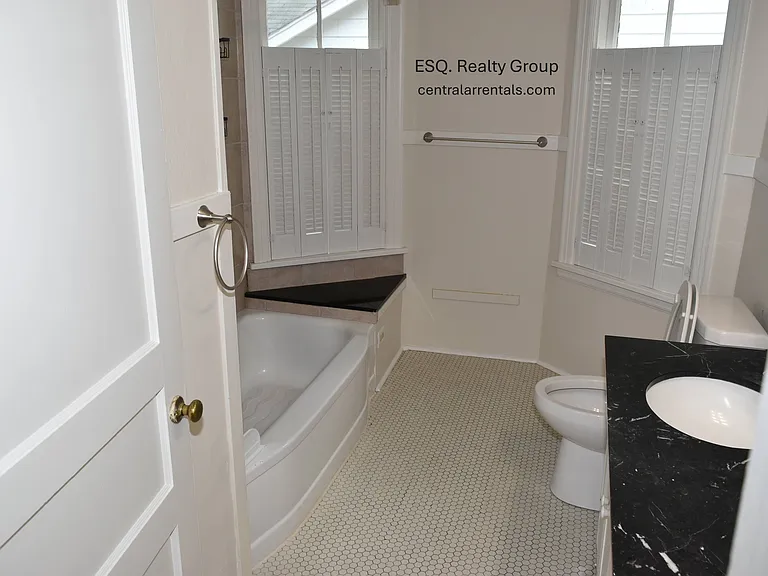 1120 N Taylor St — Photo 9
