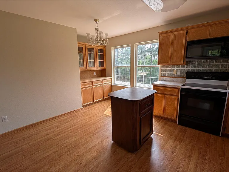 2567 Avenue D — Photo 22